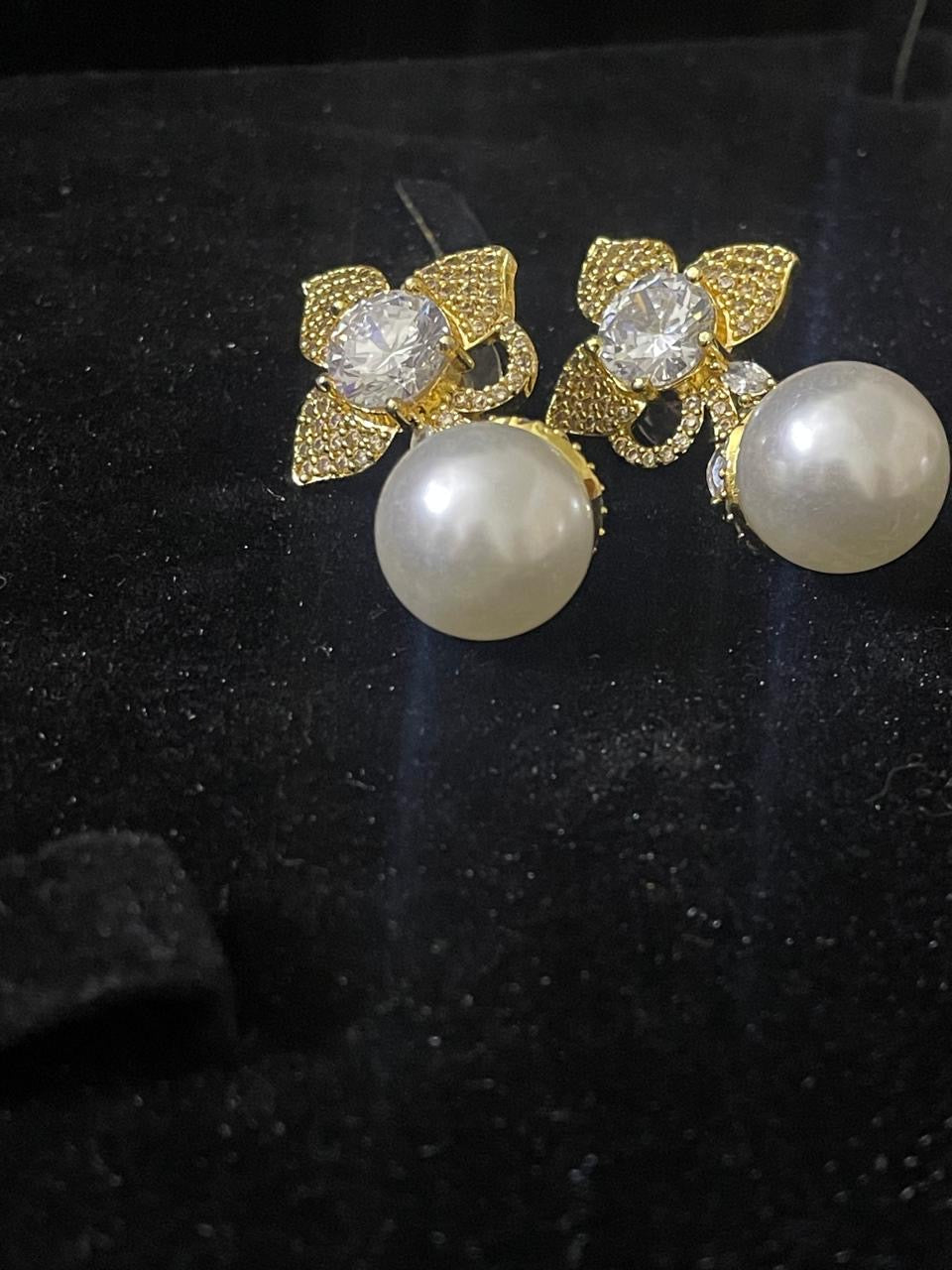 Hanging pearl earrings