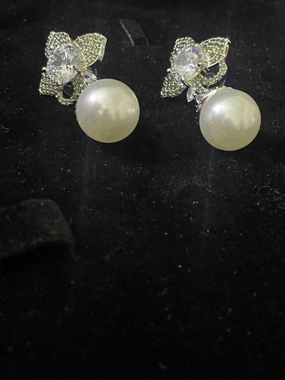 Hanging pearl earrings