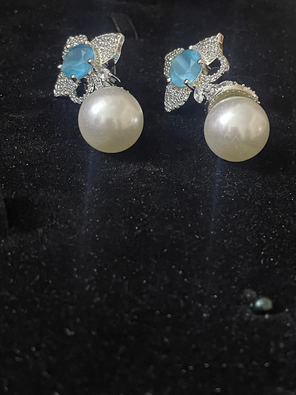 Hanging pearl earrings